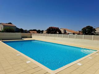 Piscine commune, terrasse, maison pour 5 - 6