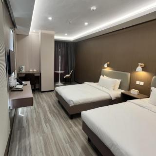 Sky Vista Hotel - 9