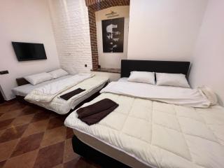 HOUSE of UKRAINE на площі Ринок з приватним БОМБОСХОВИЩЕМ - 2