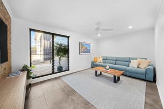 Little Mountain Modern Acreage Retreat - Caloundra West - 2