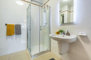 Large 3-Bedroom Oasis in Quiet Area with Garden - 2