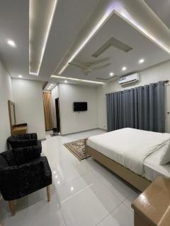 Zainab Lodges - 0
