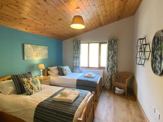 Skylark Lodge with Hot Tub - 7