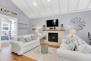 Luxury Near Main with Hot Tub - 5