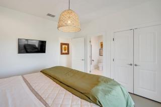 Gorgeous Home with Hot Tub 5min from the River - 8