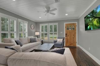 Upscale Home with Pool and FirePit - Close to Mercer St! - 4