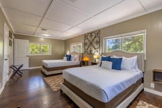 Downtown Bliss: Hot Tub - 1