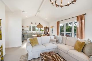 Gorgeous Home with Hot Tub 5min from the River - 8