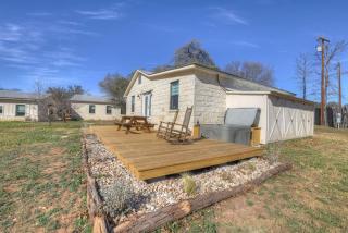 Olive St Ranch with HotTub-Grill and Party Barn - 9