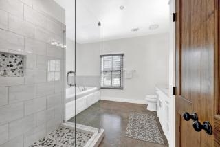 Schubert Inn Cottage - Pool - Walk to Main St - Fredericksburg - 5