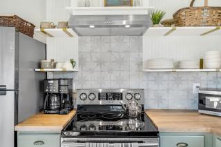 Gorgeous Home with Hot Tub 5min from the River - 1