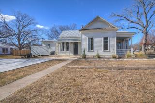 Gorgeous Home 1 Blk from Main with Hot Tub & Fire Pit! - 7