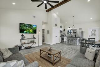 Hill Country-Fire Pit & Hot Tub! - 8