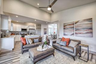 Upscale 5BR Home on Lake Travis with HotTub & Lake Views - Point Venture - 9