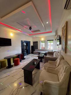 Panther Luxe Lounge & Hotel - 2