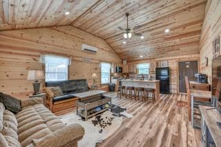 Cozy Cabin Firepit and Grill & 10 mins to Main St - 6