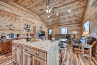 Cozy Cabin Firepit and Grill & 10 mins to Main St - 4