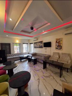 Panther Luxe Lounge & Hotel - 1