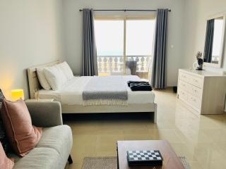 Waterfront Living - Studio in Marina Residences by FREE Holiday Homes - Ras al Khaimah - 6
