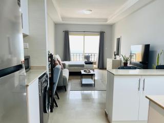 Waterfront Living - Studio in Marina Residences by FREE Holiday Homes - 4