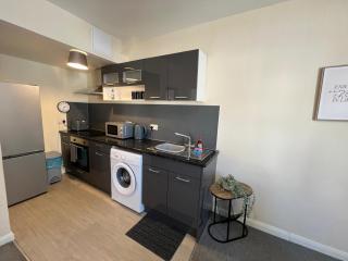 Cosy 1 Bedroom Flat Sleeps 2 Free Wi-Fi - Swindon - 0