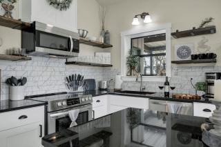 Hill Country-Fire Pit & Hot Tub! - 1