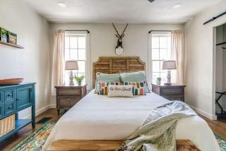Southern Charm - Near Main With Hot Tub - 1