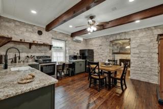 Historic & Remodeled Sunday Haus-5 Mins to Dtown! - 4