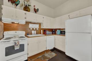 Charming Balcony Suite Overlooking Main Street-Walk to Everything! - 3