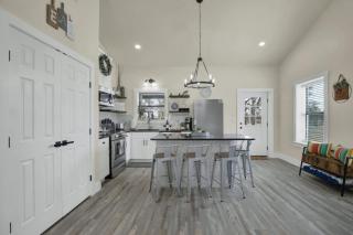 Hill Country-Fire Pit & Hot Tub! - Tivydale - 6