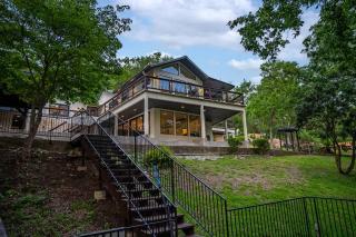 Luxury Riverfront Villa with Firepit & Gameroom! - 0