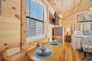 Charming Casita Right on Main St - 7