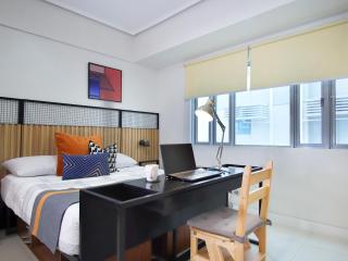 Relaxing Apt Bgc Business Ready with 84inch Cinema - 7