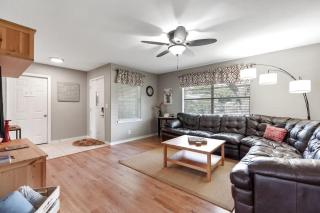Stylish Home - Lrg Yard with games Grill & Hot Tub - 7