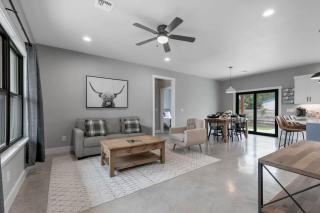 Luxury Home 3blck from Main St with FirePit - 3