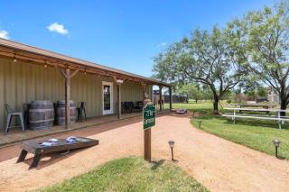 Selena-Romantic Tiny Home-Firepit - 9