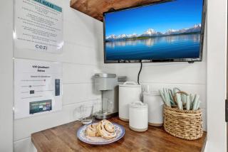 Selena-Romantic Tiny Home-Firepit - 1