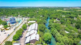 Luxurious Riverfront Condo Just 1 Blk to Schlitterbahn! - 4