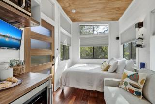 Selena-Romantic Tiny Home-Firepit - 1