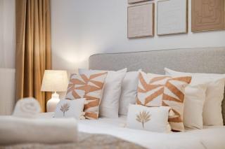 Contemporary Comfort in the Heart of the City - 4