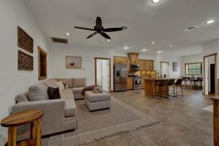 Oakridge Ranch - Pool,Hot Tub, Pickleball Court, Whiskey & Wine Room - 4