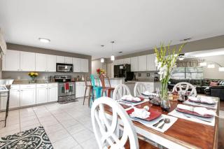 Stylish Home - Lrg Yard with games Grill & Hot Tub - 5