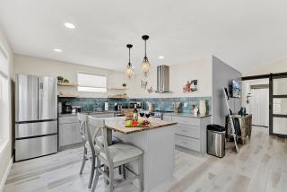 The Janis Bungalow w/Hot tub - Fredericksburg - 3