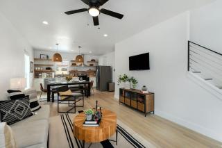 The Noir: Hot-tub + Firepit 3 Blks to Main Street! - 6