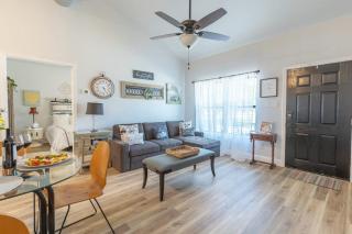 La Casita: Hot-tub & Firepit, 15 min to Fred! - 5
