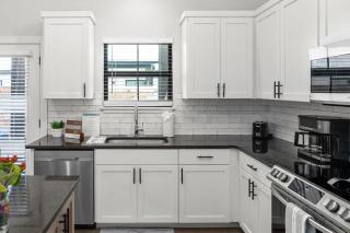 Ricky's Roost with Hot Tub - 1