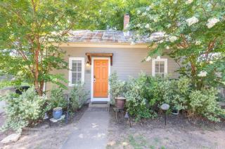 Two Unit Oasis with Two Hot Tubs - Fredericksburg - 9