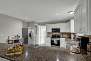 River Oaks Retreat with Hot Tub - 3