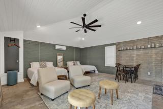 Historic Hideaway Stroll to Schlitterbahn - 5