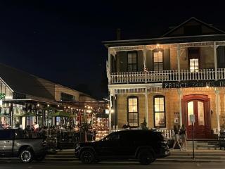 Tolle Haus: W/Pool & Firepit-Walk to Schlitterbahn, Comal Chutes & Downtown! - 2